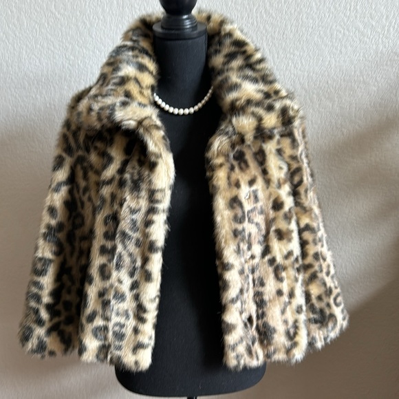 Cropped cheetah, faux fur jacket with pockets!! In excellent condition! - Picture 2 of 3